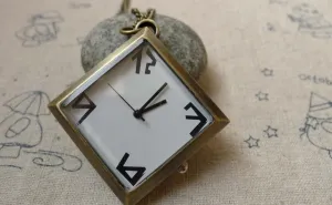 1 PC Antique Bronze Diamond Shape Pocket Watch  A6195