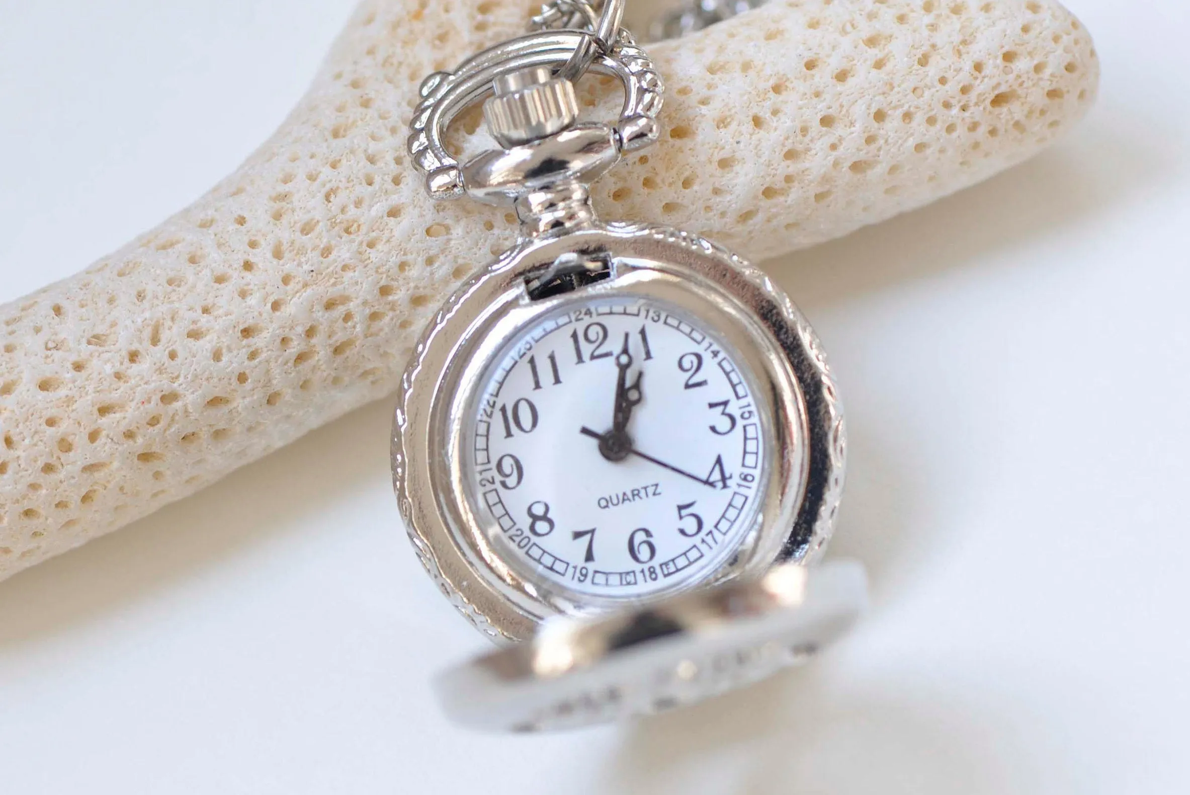1 PC Platinum Small Snowflake Cover Pocket Watch Necklace 27mm A2194