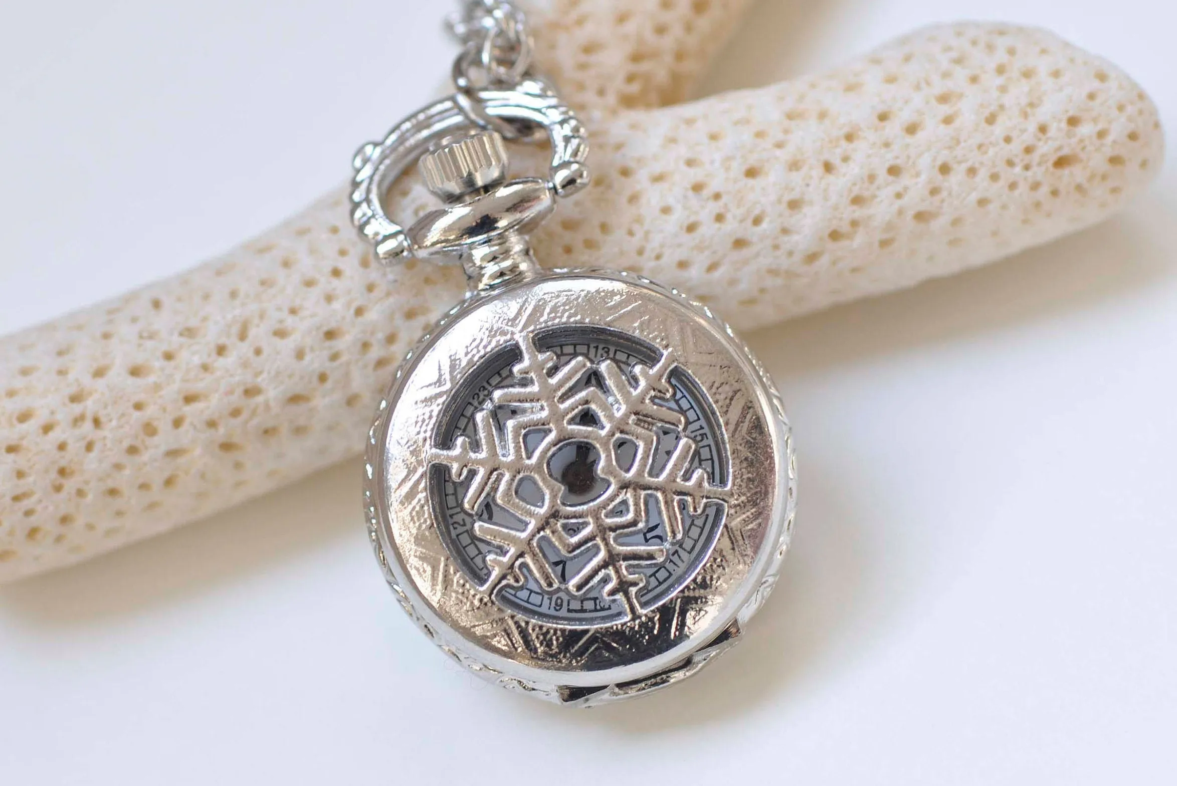 1 PC Platinum Small Snowflake Cover Pocket Watch Necklace 27mm A2194