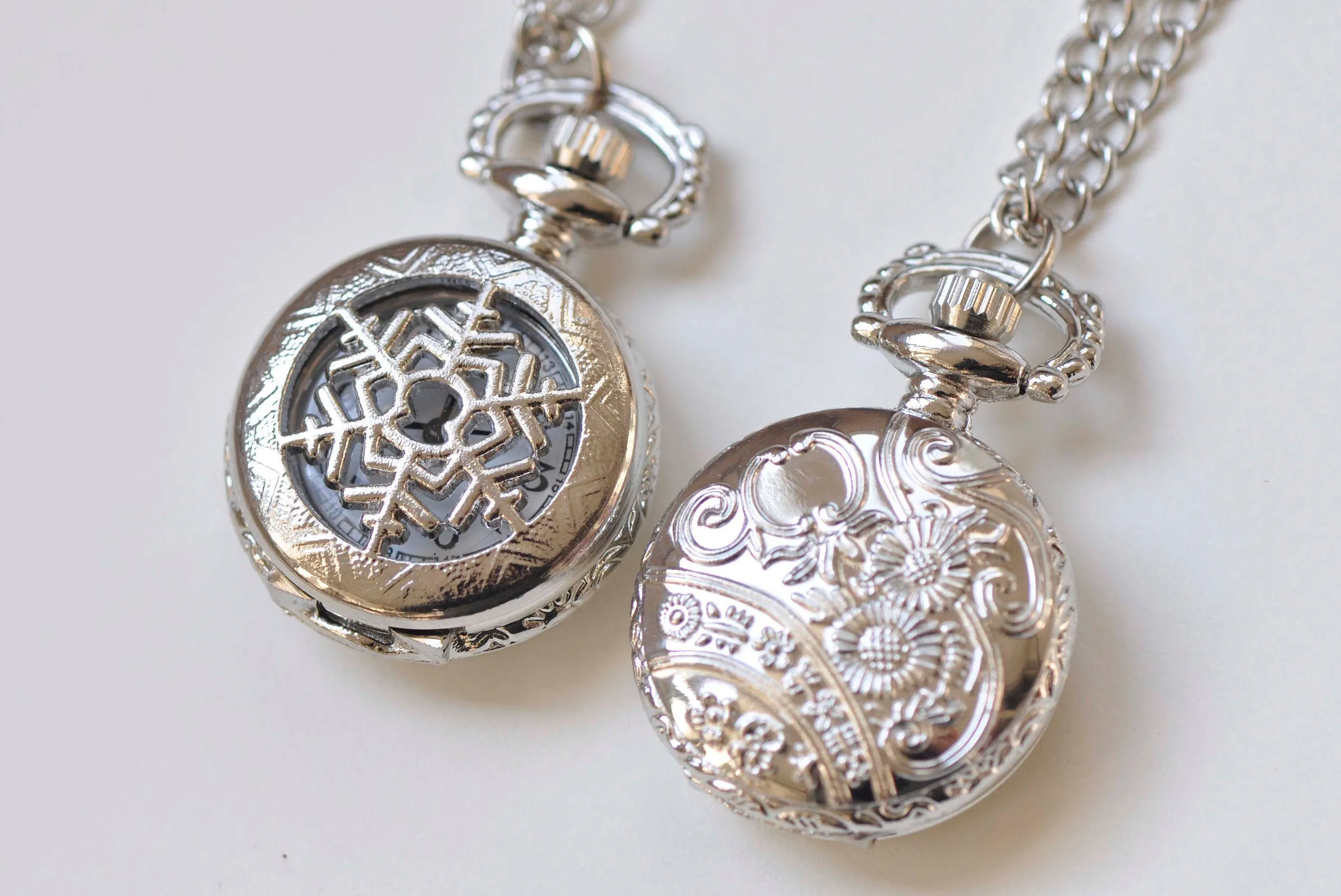 1 PC Platinum Small Snowflake Cover Pocket Watch Necklace 27mm A2194