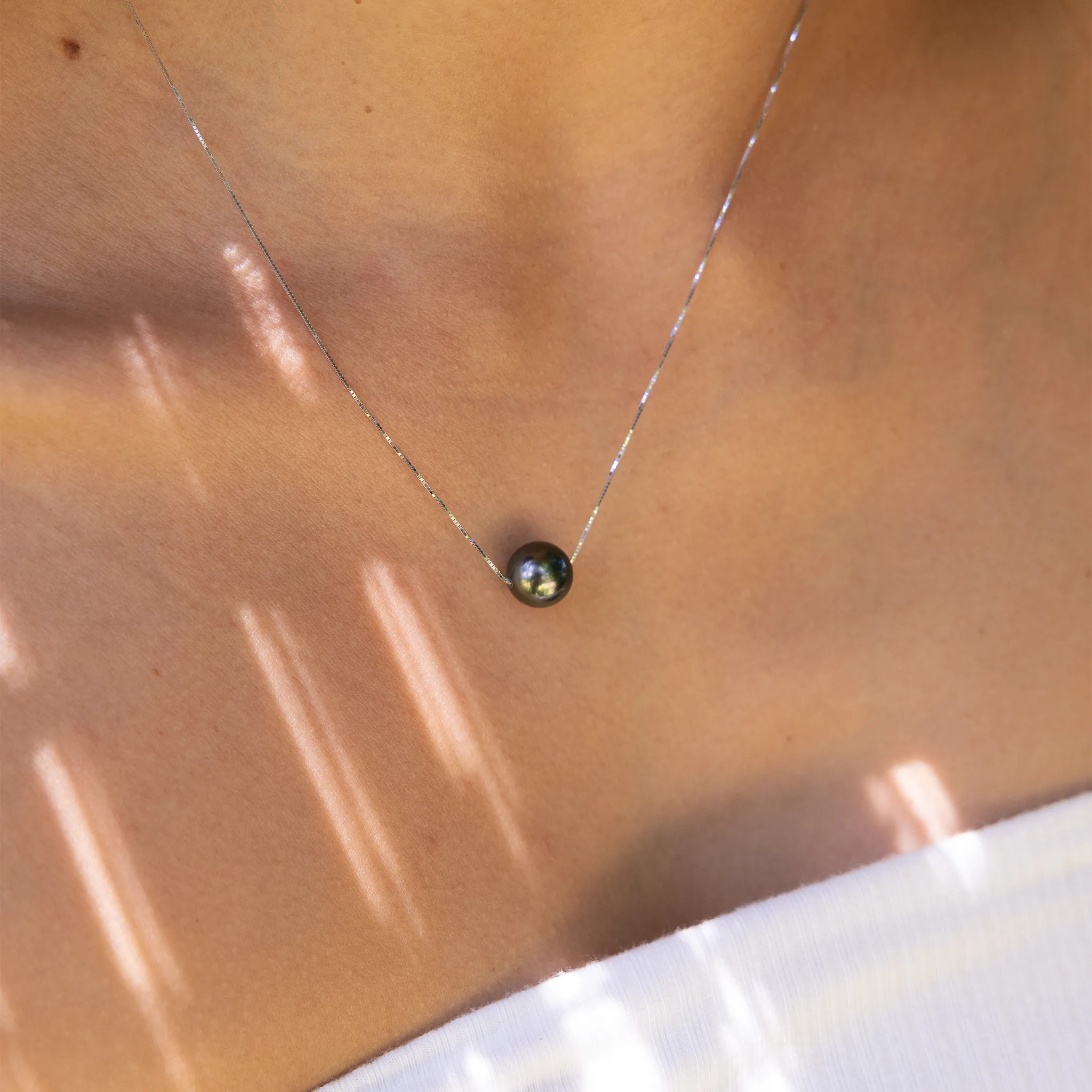 16-18" Adjustable Tahitian Black Pearl Necklace in White Gold - 9-10mm
