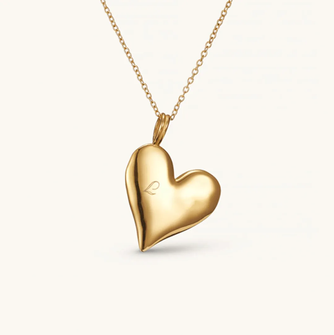 Amore Pendant Necklace in Gold