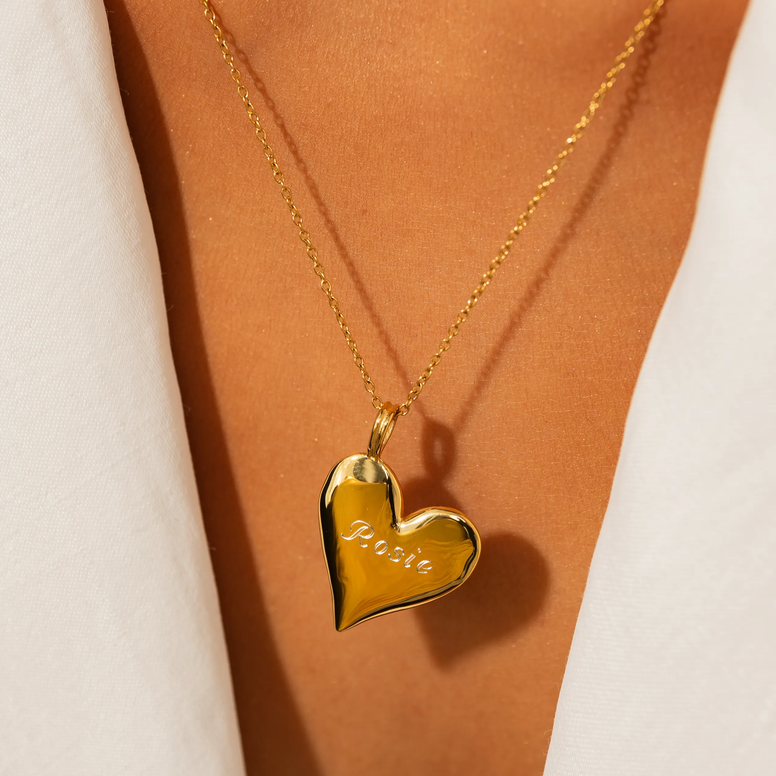 Amore Pendant Necklace in Gold