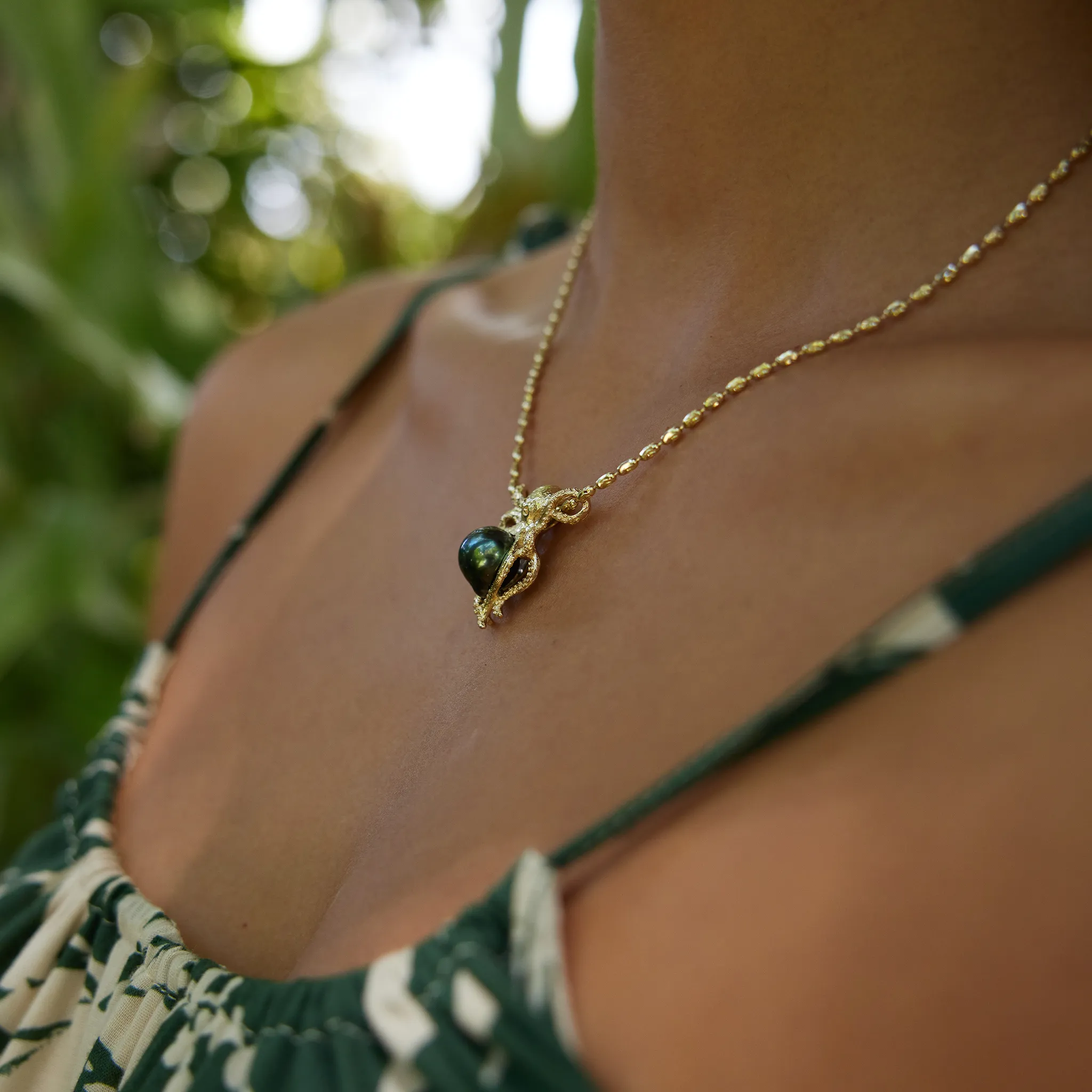 He?e (Octopus) Tahitian Black Pearl Pendant in Gold - 8-10mm