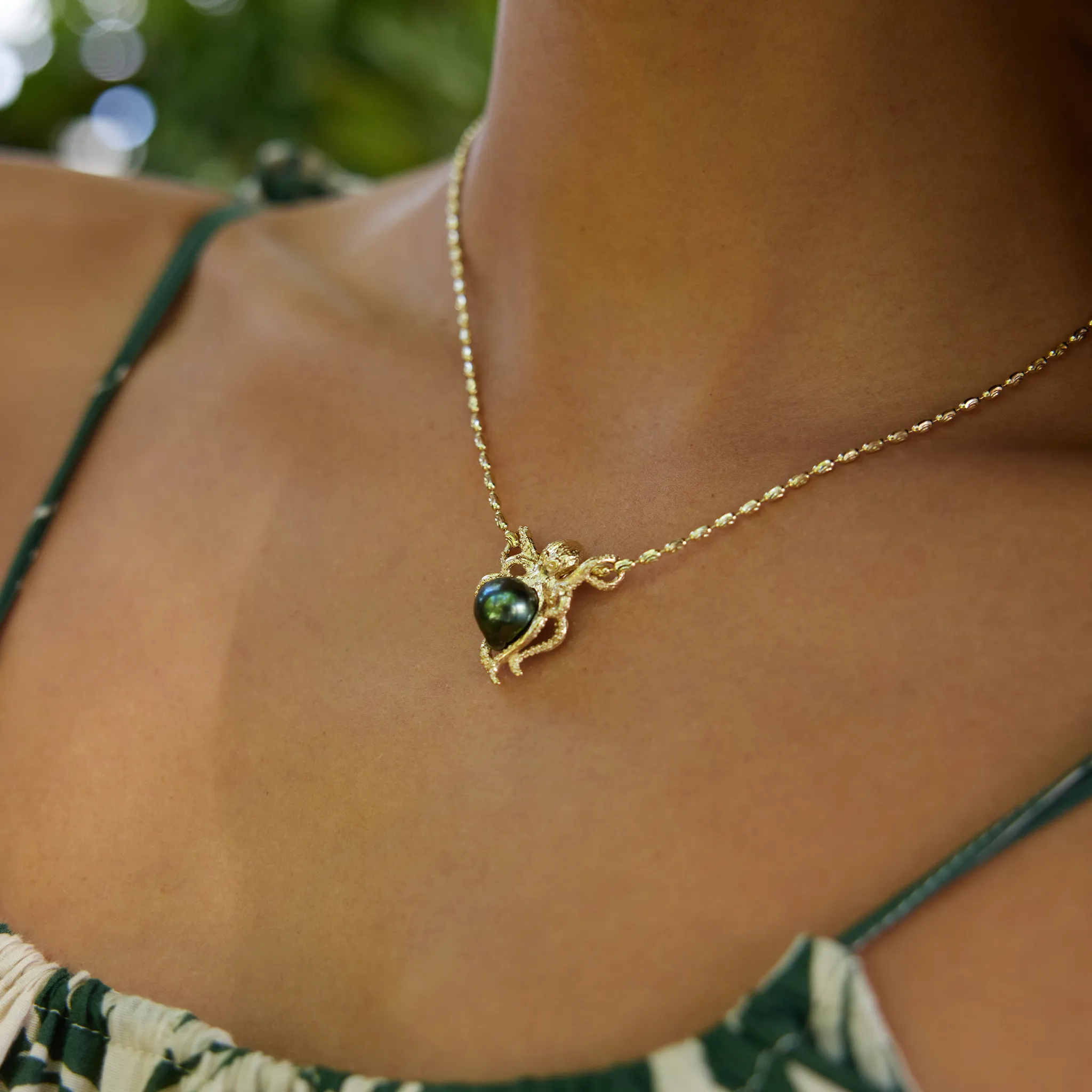 He?e (Octopus) Tahitian Black Pearl Pendant in Gold - 8-10mm