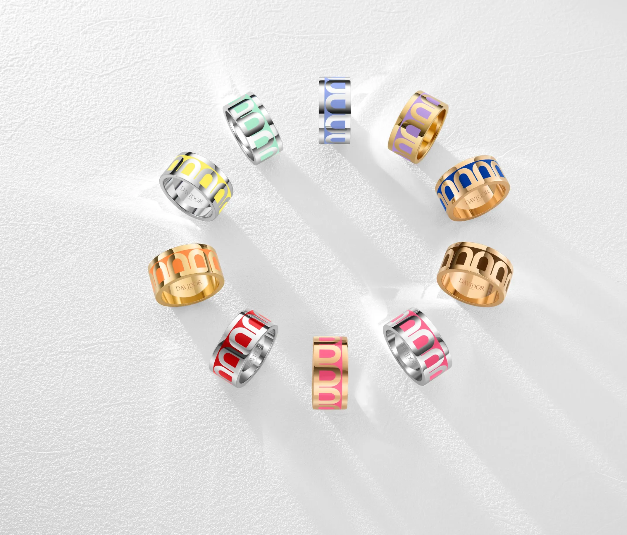 L'Arc de DAVIDOR Ring GM, 18k White Gold with Fraise Lacquered Ceramic