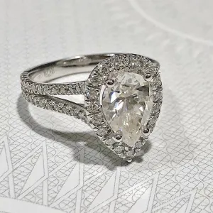 Leona Pear Cut Moissanite Engagement Ring in 18K Gold