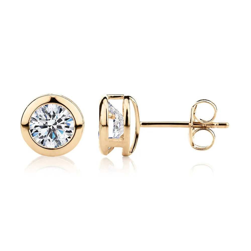 Round Brilliant stud earrings with 2 carats* of diamond simulants in 10 carat yellow gold