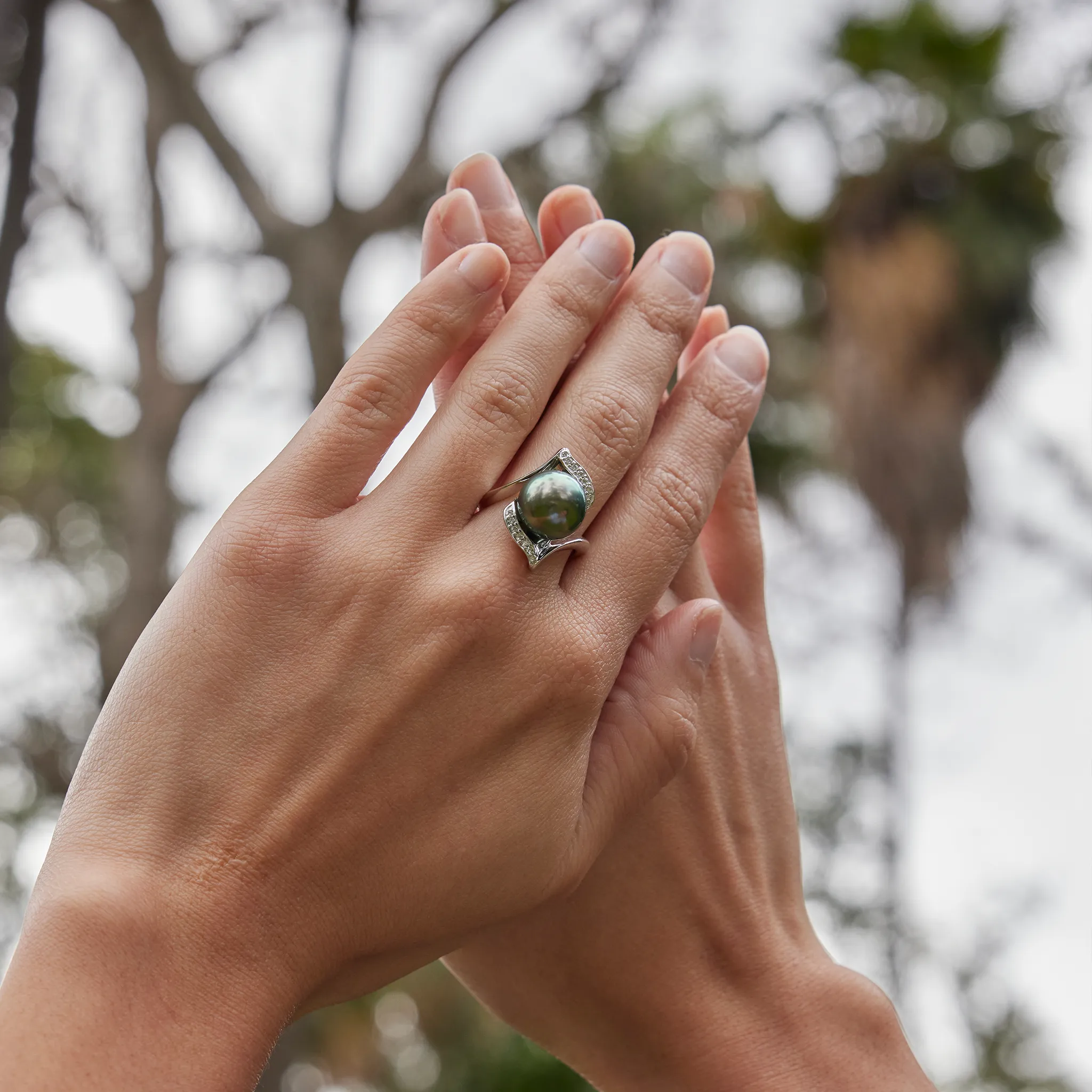 Tahitian Black Pearl Ring in White Gold with Diamonds - 11-12mm
