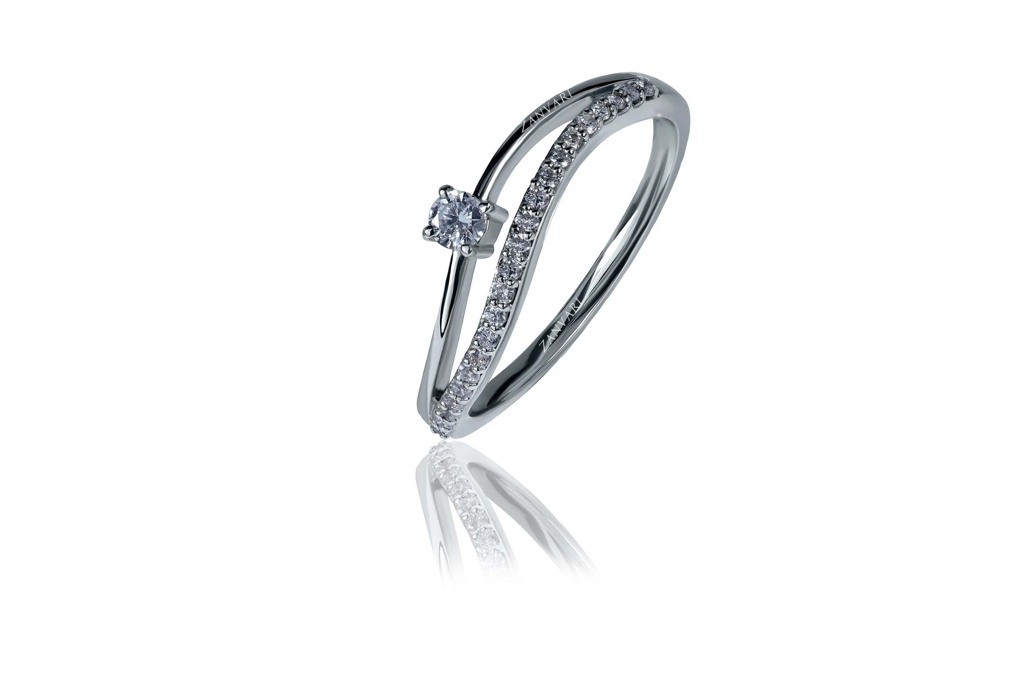 THE DIAMOND GLOW RING IN 18K GOLD