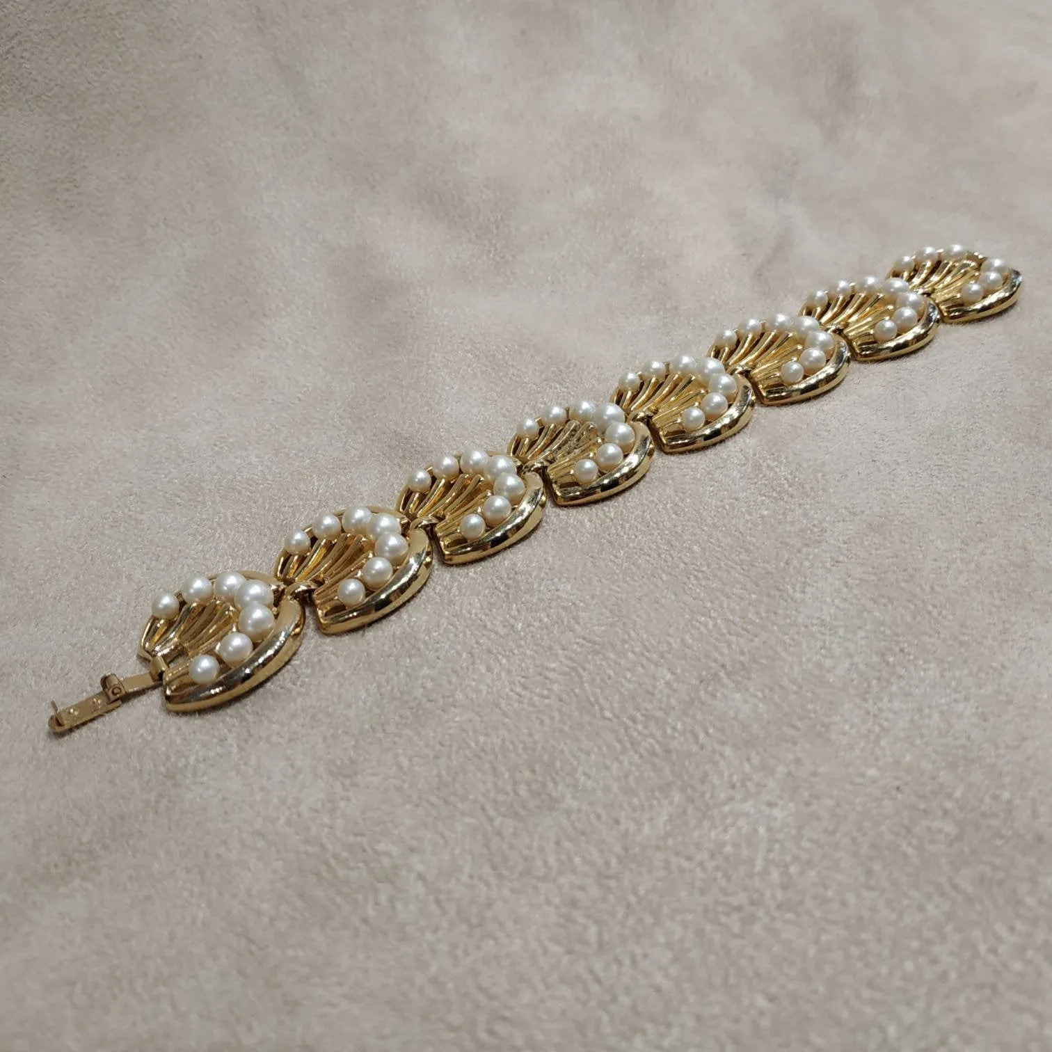 Trifari Flower and Pearl Vintage Bracelet