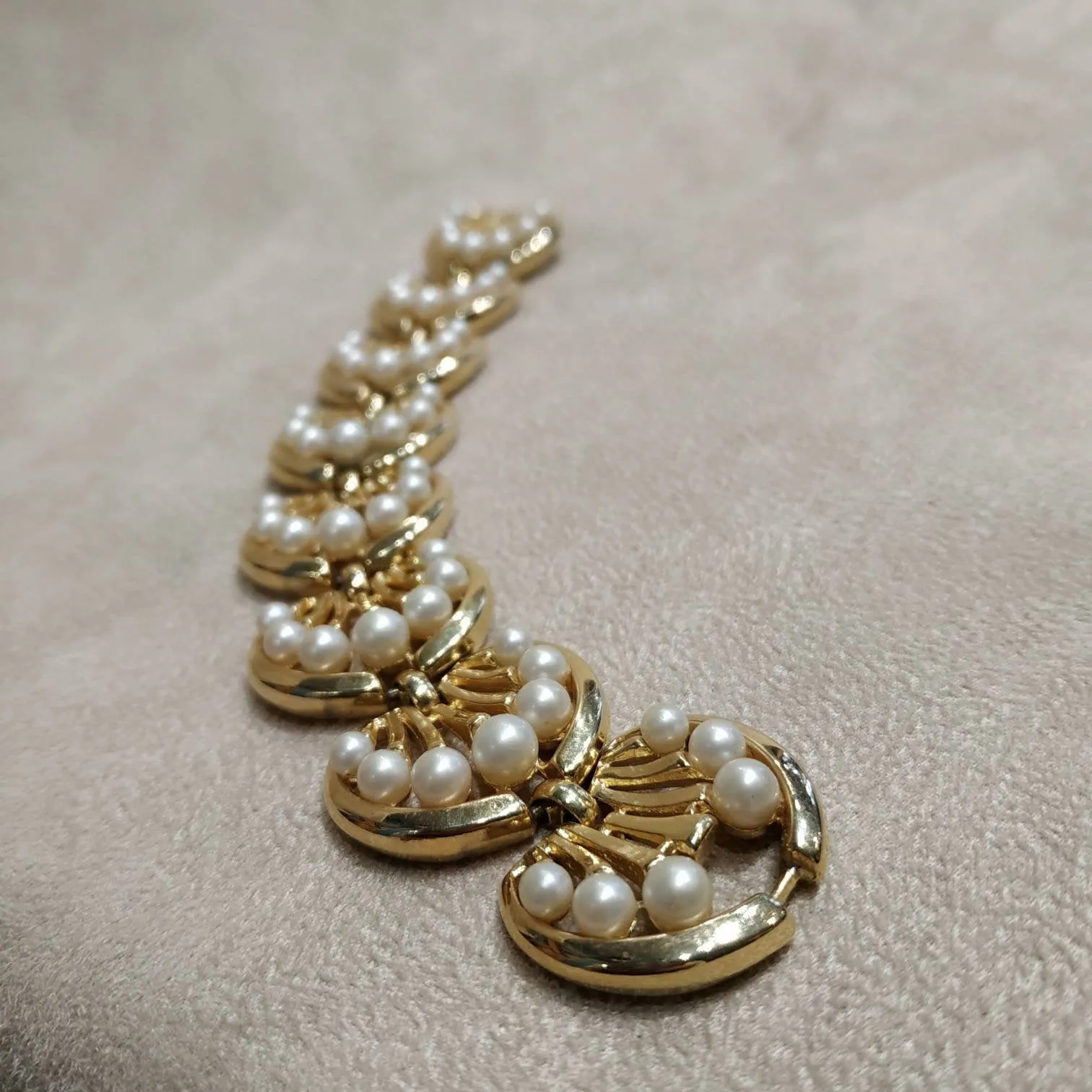 Trifari Flower and Pearl Vintage Bracelet