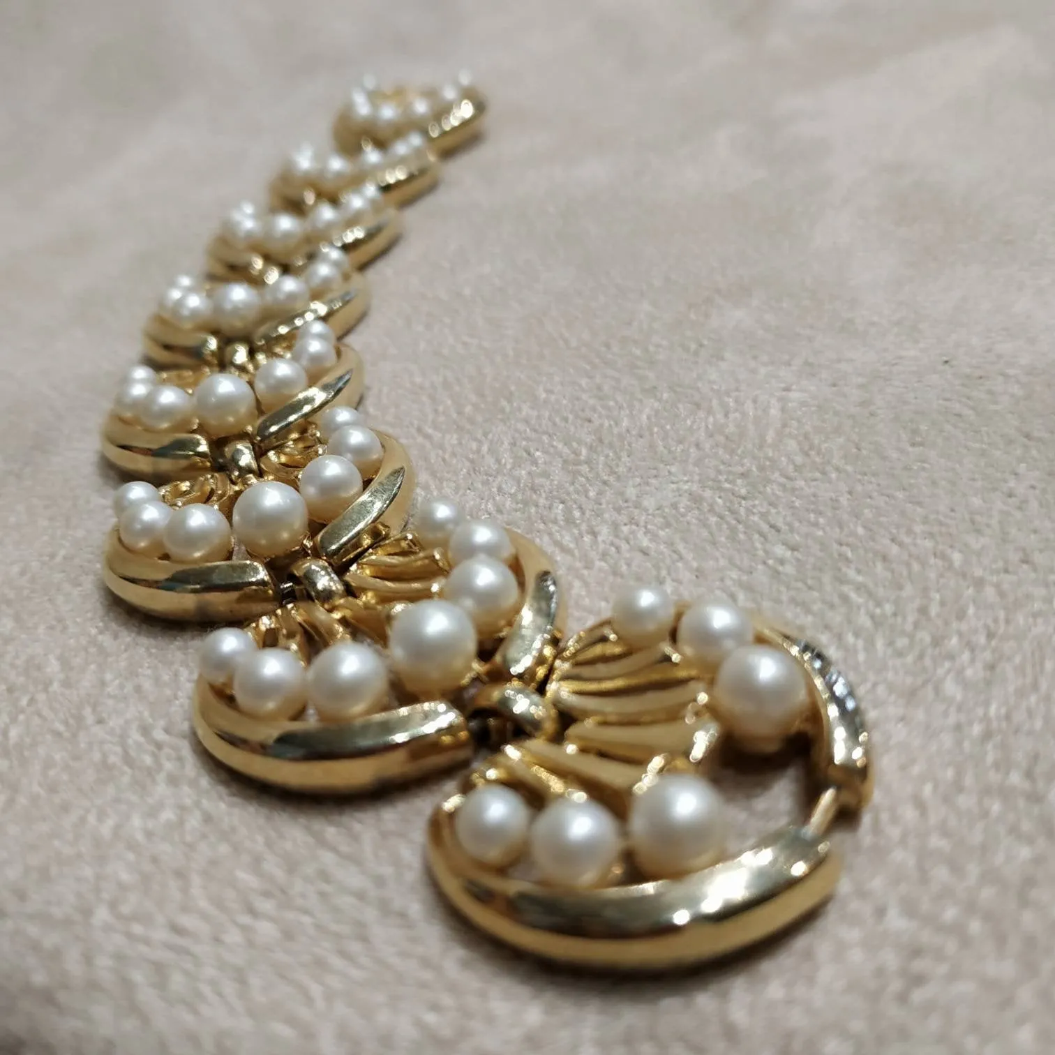 Trifari Flower and Pearl Vintage Bracelet