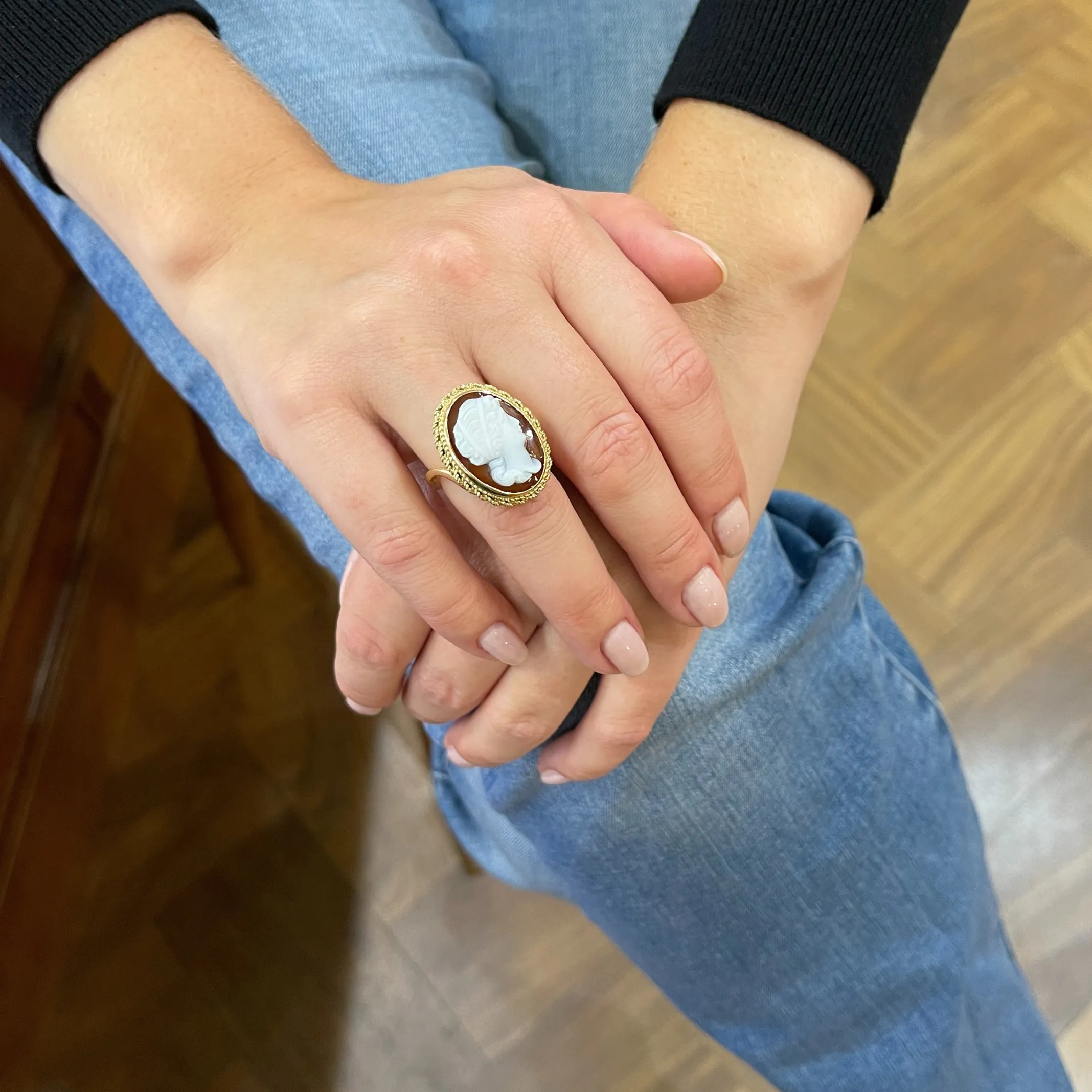 Vintage Shell Cameo 14K Yellow Gold Ring